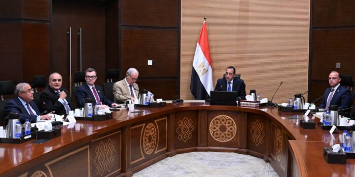 الحكومة تراجع آليات تنفيذ وثيقة ملكية الدولة لتعزيز مشاركة القطاع الخاص