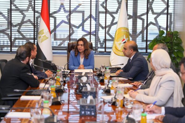 الحكومة تبحث إطلاق منظومة وطنية لجمع الأدوية منتهية الصلاحية وإعادة تدويرها