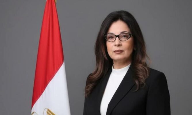 رئيس الوزراء يقبل استقالة وزيرة الثقافة ويوجه لها الشكر