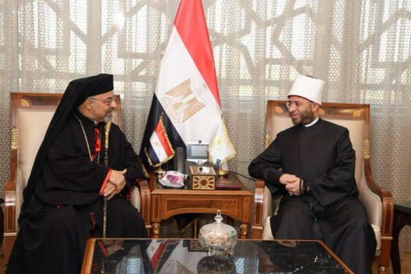 وزير الأوقاف يبحث مع بطريرك الأقباط الكاثوليك تعزيز التعاون في إدارة وتنمية الأوقاف