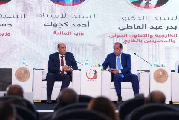 وزير العمل: مراجعة عقود العمالة ومتابعة أوضاع المصريين بالخارج أولوية