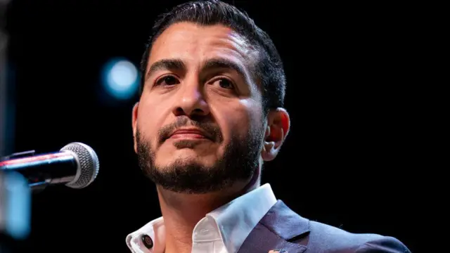 «كان من المفترض أن أكون سائق تاكسي في مصر».. عبد الرحمن السيد يفوز بترشيح الديمقراطيين لمجلس الشيوخ الأمريكي