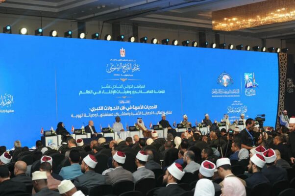 تحذير من «الدارك ويب» والرفقاء الافتراضيين.. مفتي الجمهورية يتحدث عن مخاطر تواجه الأسرة