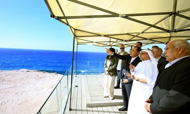 الحكومة تستعرض موقف إتاحة أراضي رأس الحكمة وتطورات تنفيذ «شمس الحكمة»