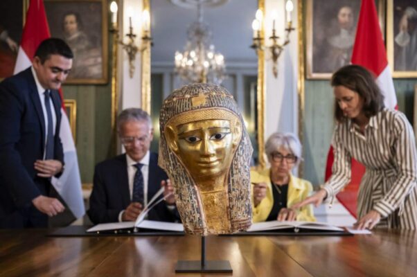 استرداد قطعة أثرية مصرية من سويسرا في إطار مكافحة الاتجار غير المشروع بالآثار