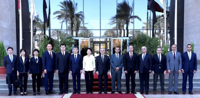 وزير العدل يبحث مع وفد صيني رفيع المستوى تعزيز التعاون القانوني وتبادل الخبرات